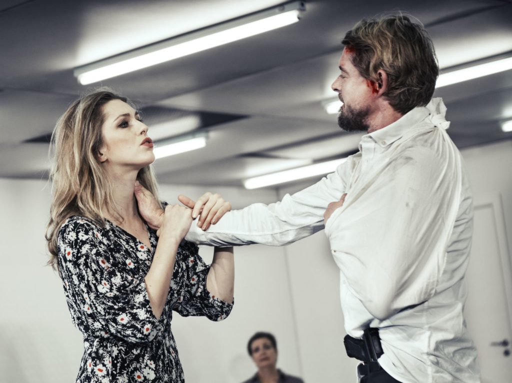 Rikke Lylloff in "Hvem har æren"